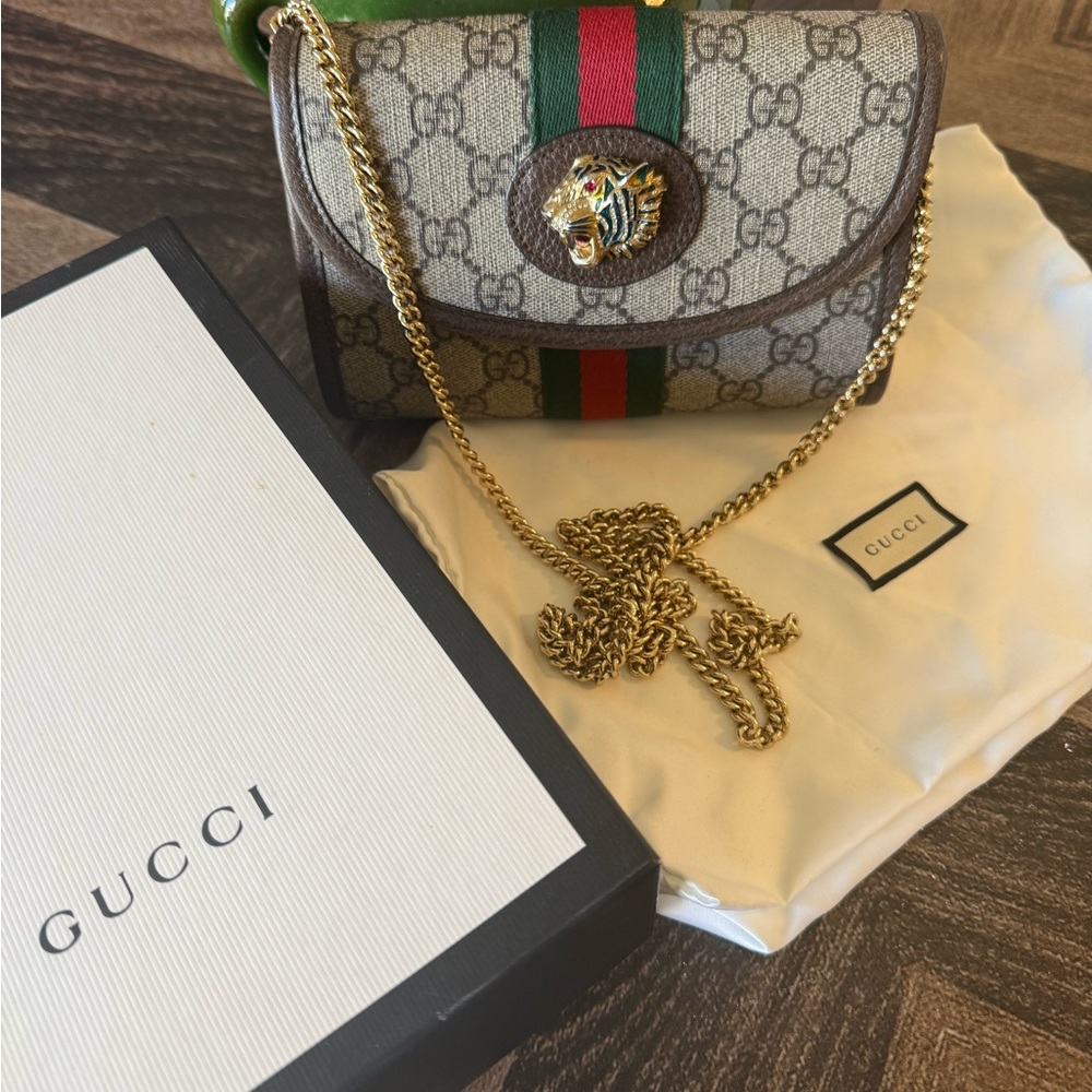 Gucci Beige and Green Crossbody Bag with Gold Chain
100% authentic